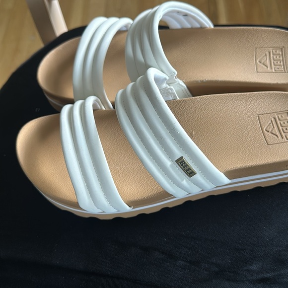 Reef sandals size 9 - Picture 4 of 5